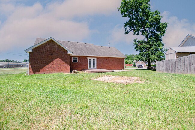 Building Photo - 1701 Autumnwood Blvd