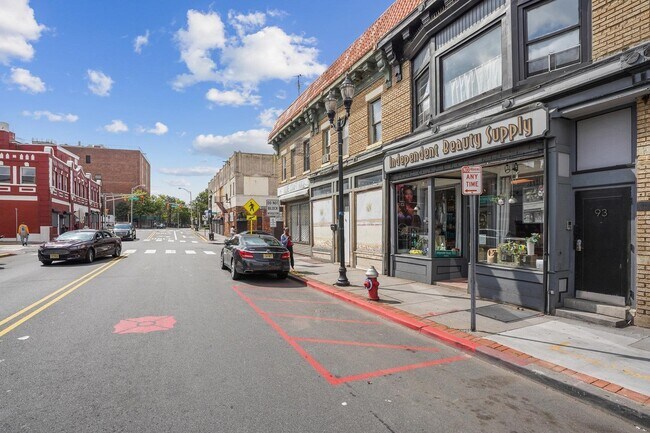 Building Photo - 93 Monticello Ave