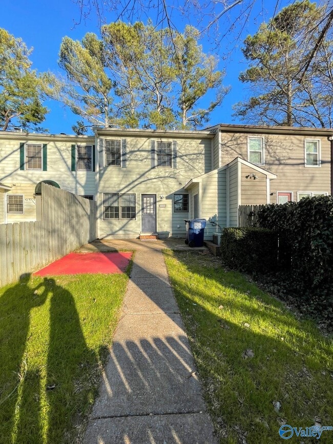 Building Photo - 603 Maysville Rd NE