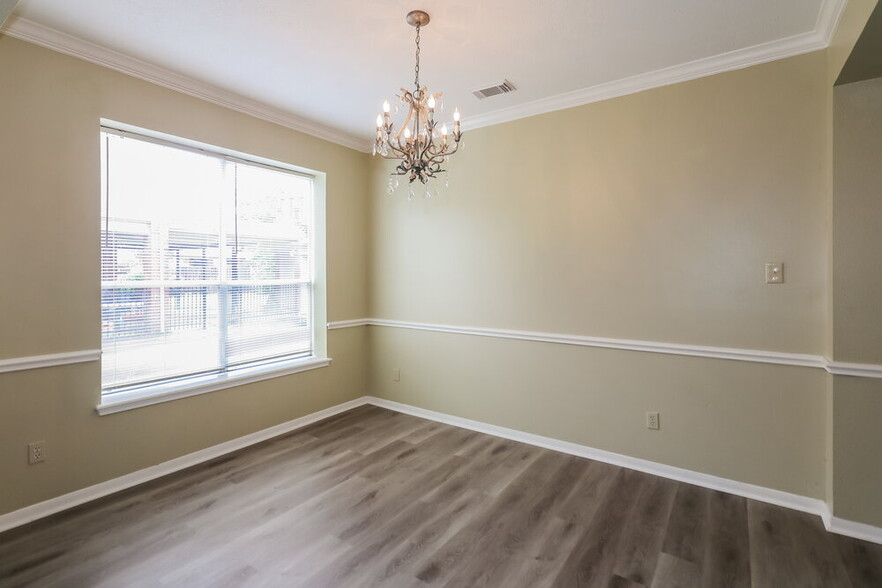 Building Photo - 20407 Avery Point Dr