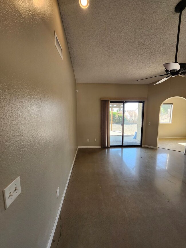 Building Photo - Charming Single-Story Home