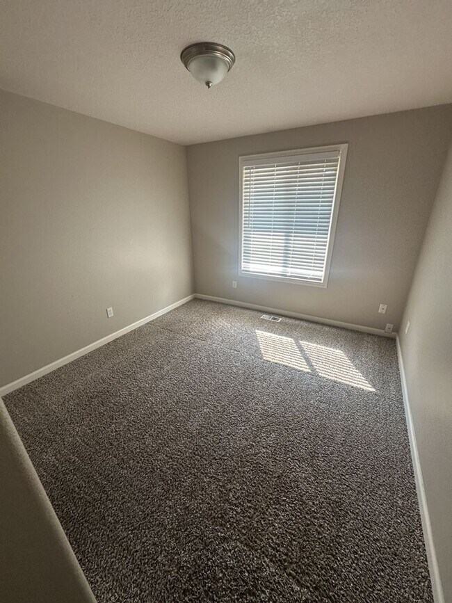 Building Photo - Beautiful single story on large lot in lov...