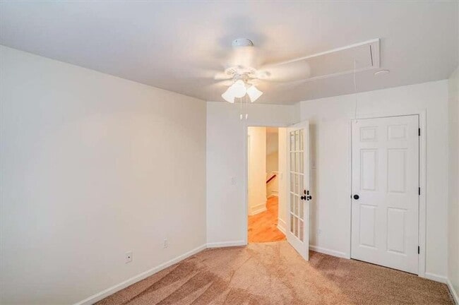 Building Photo - 142 Stoneforest Dr