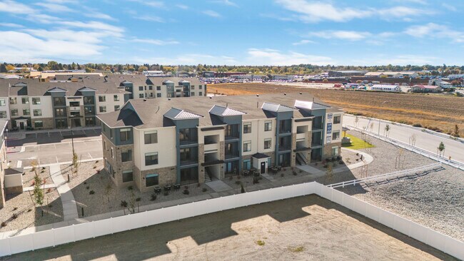Building Photo - Lincoln Crossing Apartments