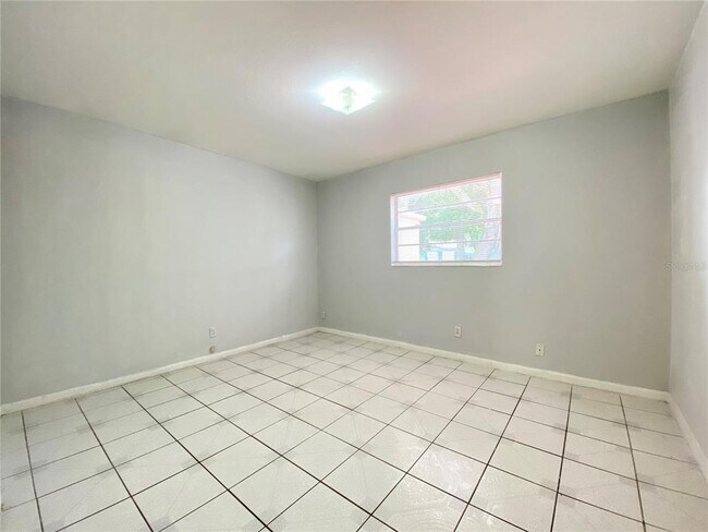 Building Photo - 3112 W Tampa Bay Blvd