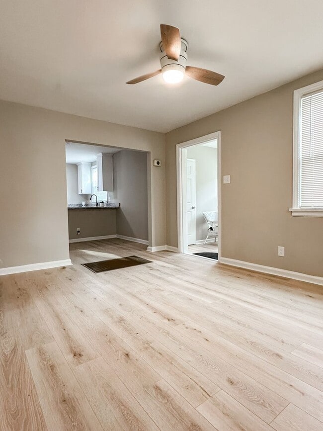 Building Photo - Remodeled 2 bed / 1 bath home