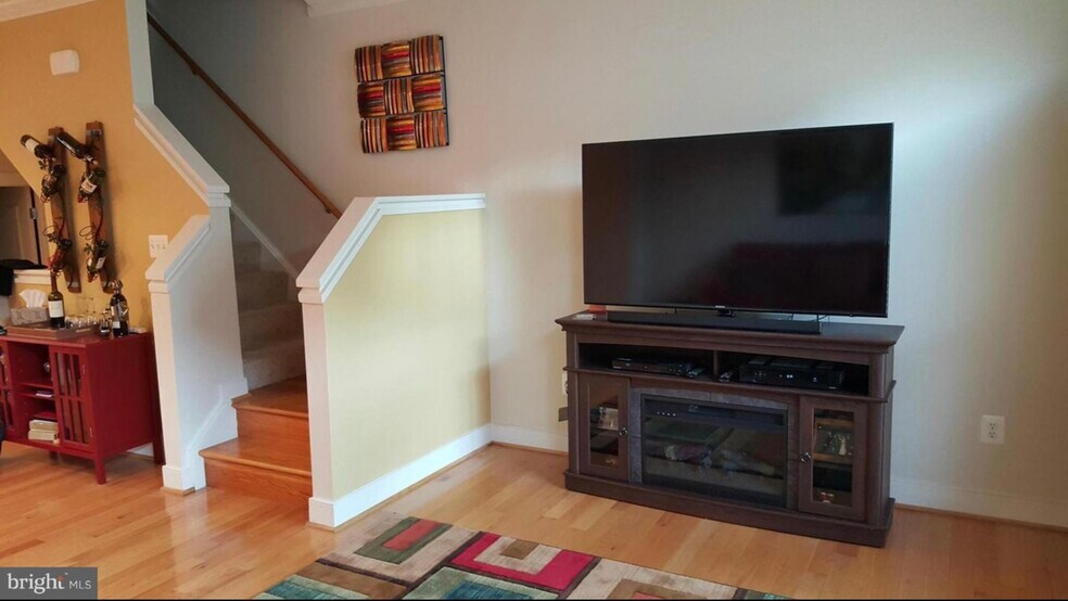 Building Photo - 5603 44th Ave