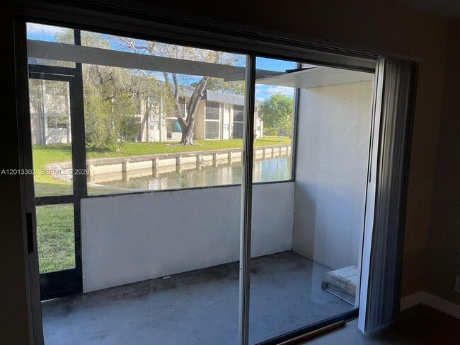 Building Photo - 8020 N Colony Cir
