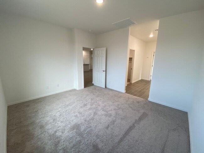 Building Photo - Charming Madera Rental: 3-Bed, 2-Bath Gem in Queen Creek's Heart, Complete with Upgraded Kitchen ...