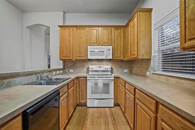 Building Photo - 7907 Rosebriar Ln