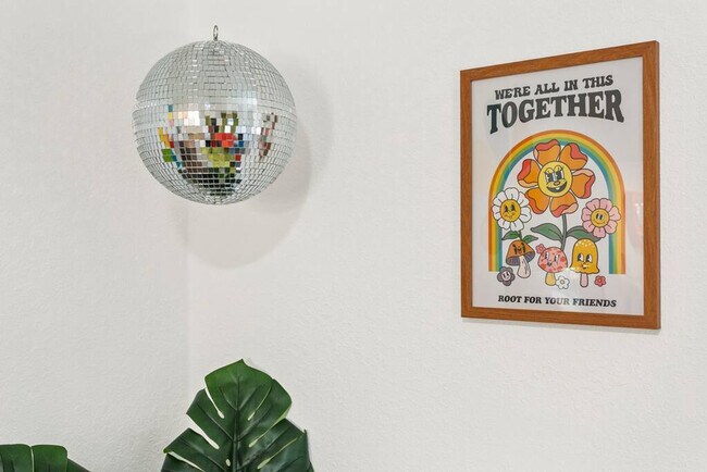 Building Photo - 5708 N Suwanee Ave