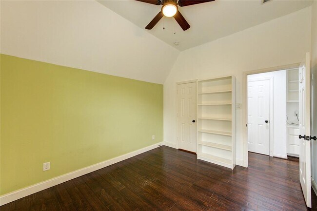 Building Photo - 27818 Pinpoint Crossing Dr