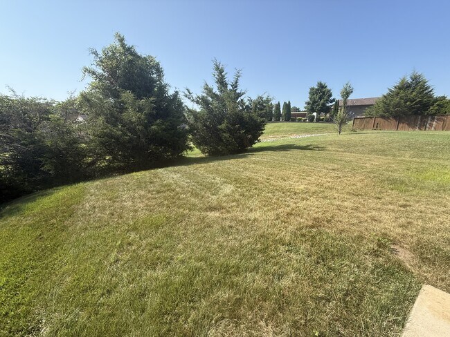 Building Photo - 605 Foster Ln