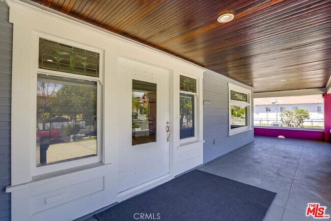 Building Photo - 2901 Raymond Ave