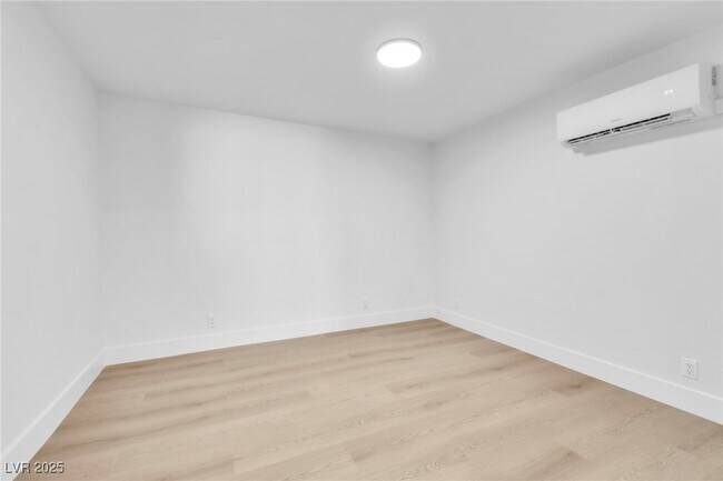 Building Photo - 3485 Shamrock Ave