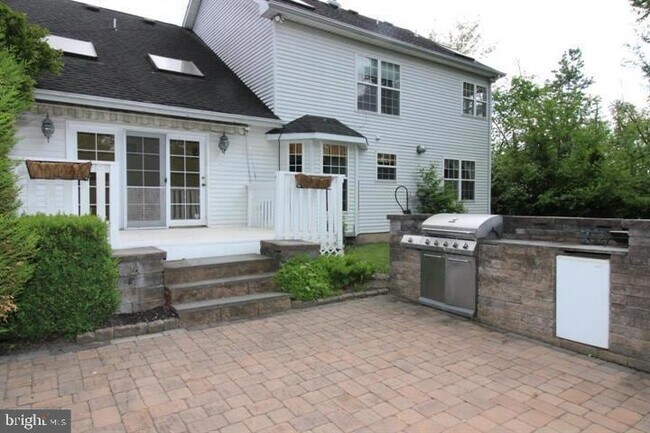 Building Photo - 101 Gordon Ln