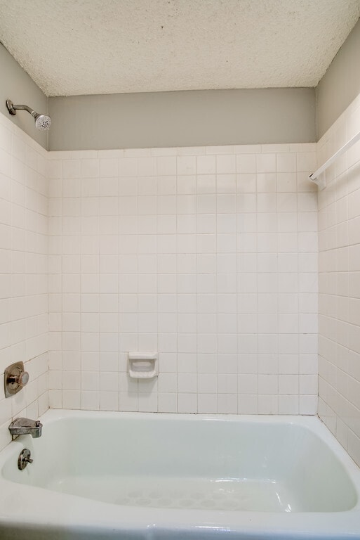 Building Photo - Amazing and spacious 3/2.5 Hermitage Townh...