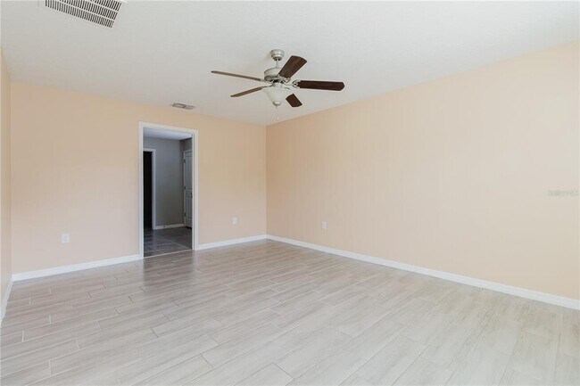 Building Photo - 304 Cascade Bend Dr