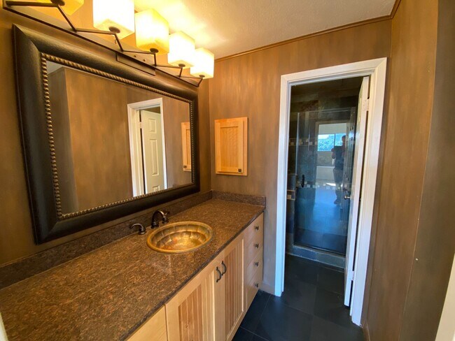 Building Photo - UT PRE-LEASE: 2 BR / 1 BA West Campus Condo - Walk to UT - Private Balcony - W/D