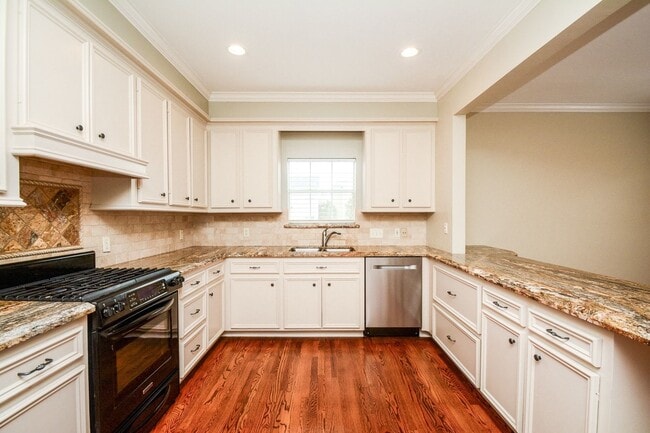 Building Photo - 2022 Fairview St