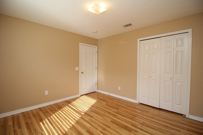 Building Photo - 2BD/2BA Patio Home Near NAS with Fenced Ya...