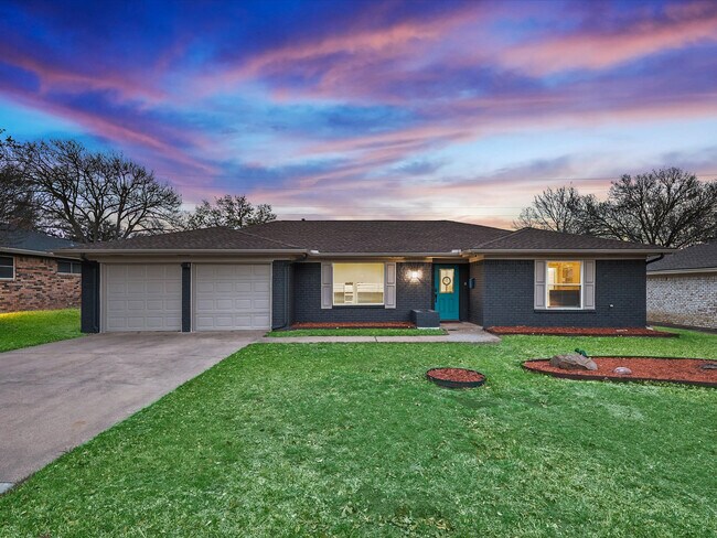Building Photo - 1008 Ridgefield Dr