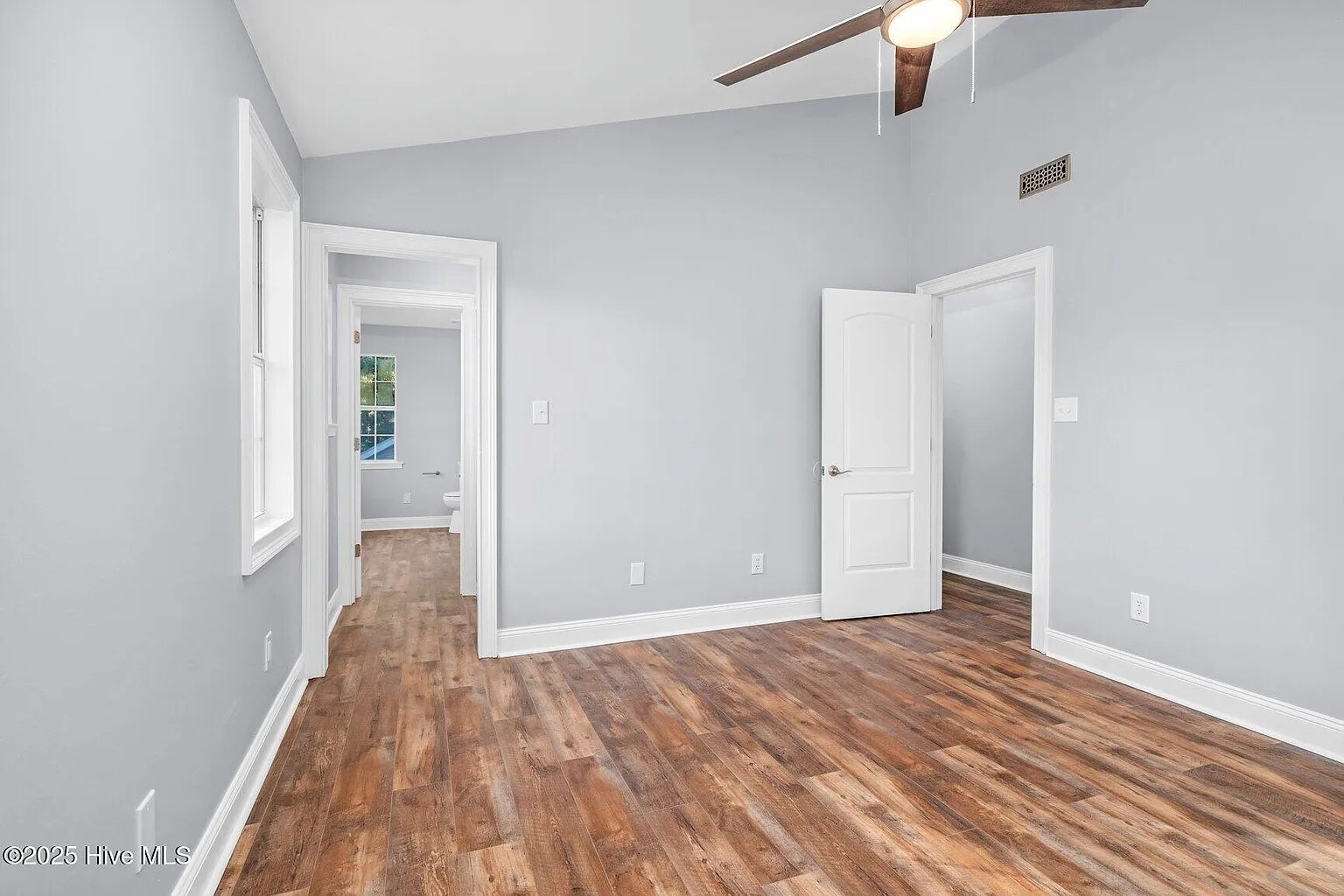 Building Photo - Room in House on Sara Dr