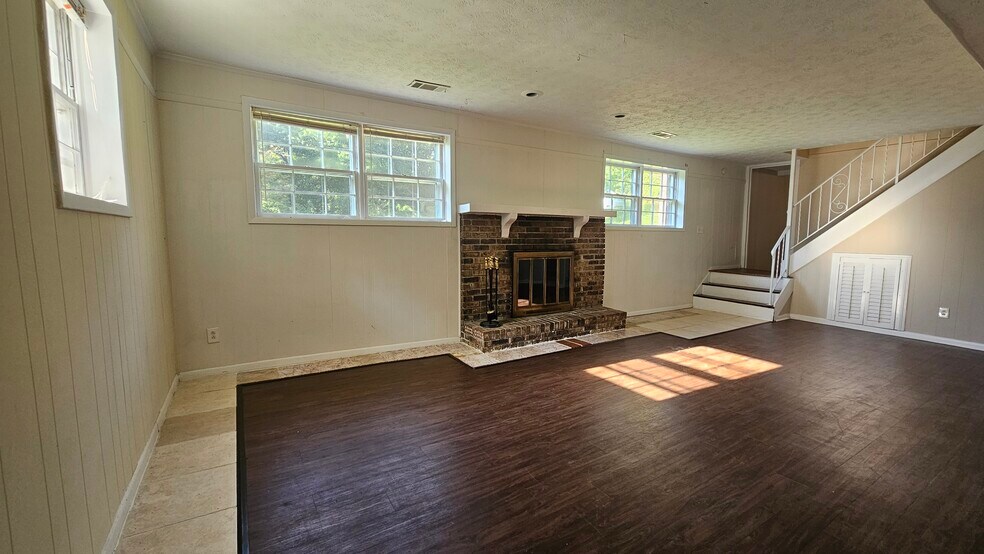 Basement family room - 2323 Jomarc Way