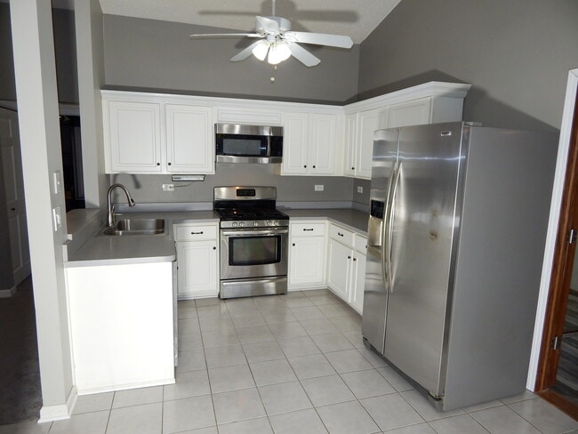 Building Photo - 1985 Navarone Dr