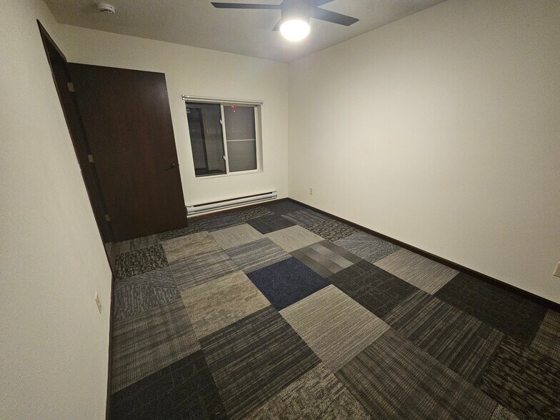 Building Photo - 1624 West Ave S