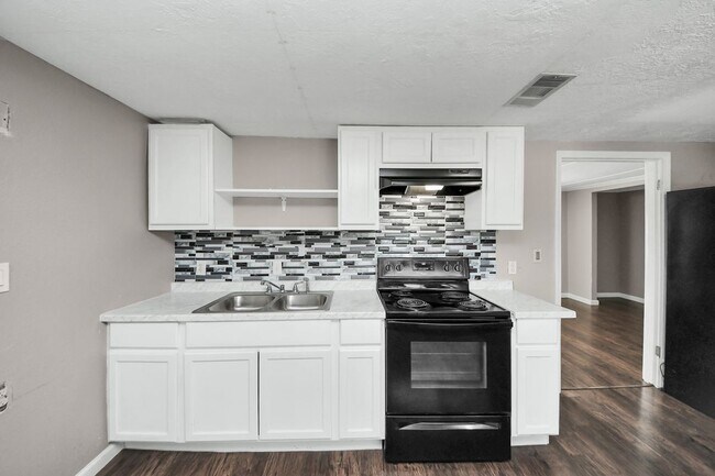 Building Photo - 5747 Turtle Creek Rd