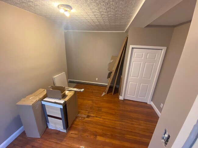 Building Photo - 112 Marshall St