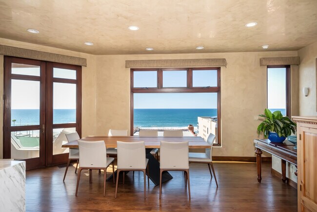 Building Photo - 221 30th St