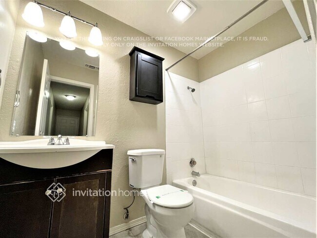 Building Photo - 7500 Verdugo Way