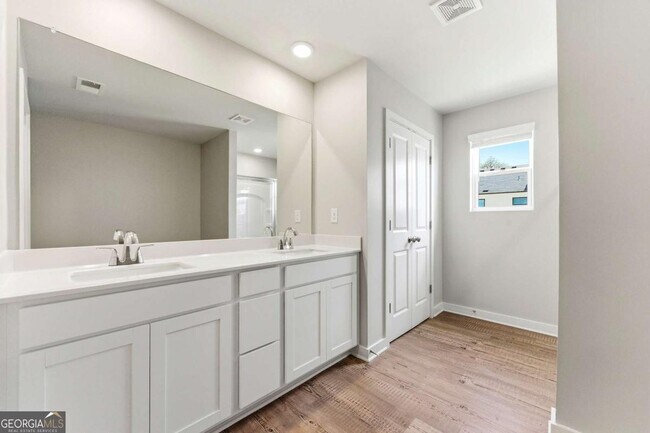 Building Photo - 1905 Westwind St