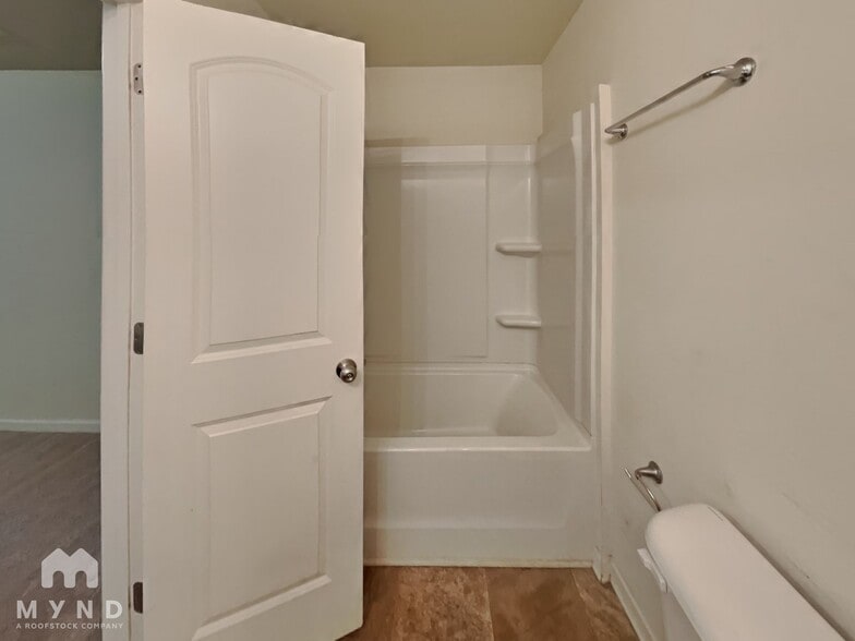 Building Photo - 2544 Piering Dr