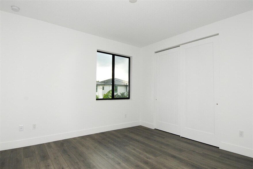 Building Photo - 1445 SW 23rd Ct