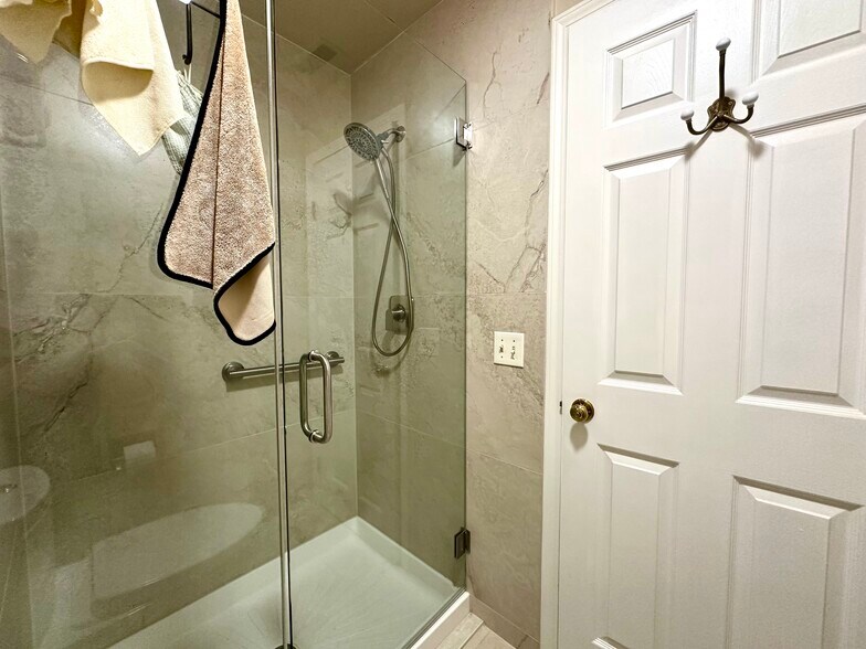 Building Photo - 174 Hemingway Ct