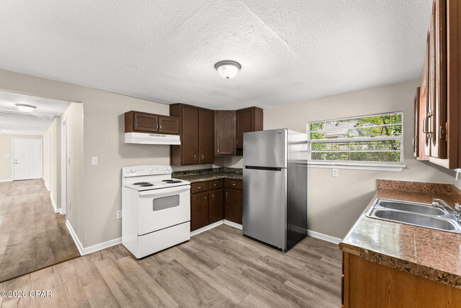 Building Photo - 119 College Ave