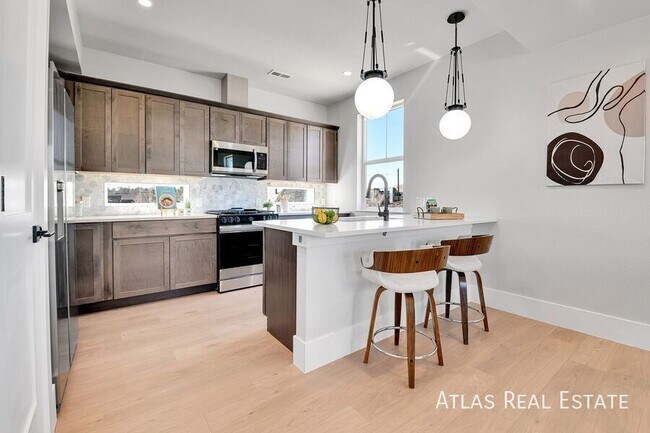 Building Photo - 6643 W 52nd Dr