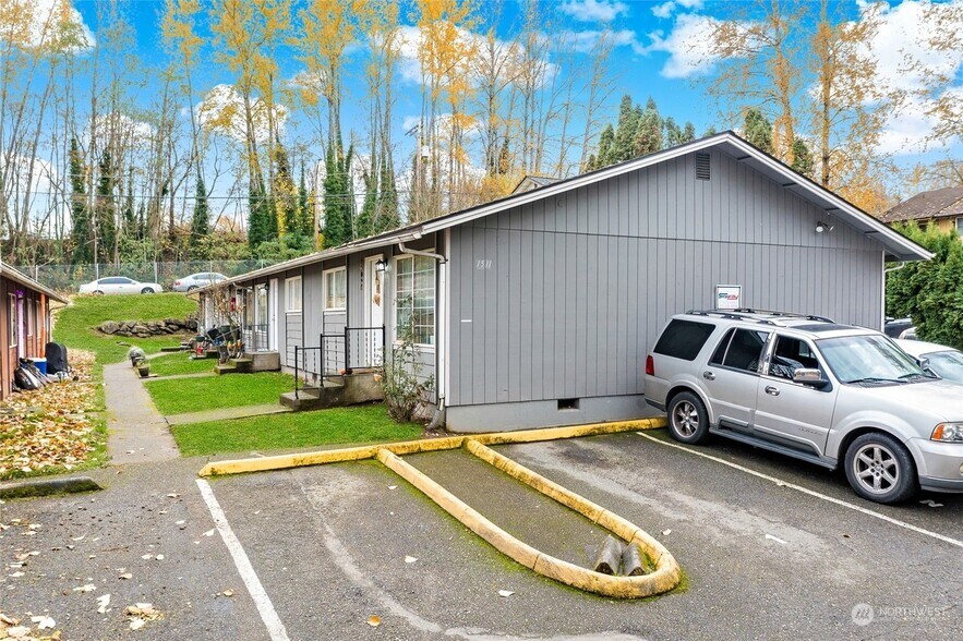 Building Photo - 1521 E 38th St