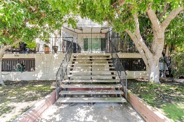 Primary Photo - 909 E Garfield Ave