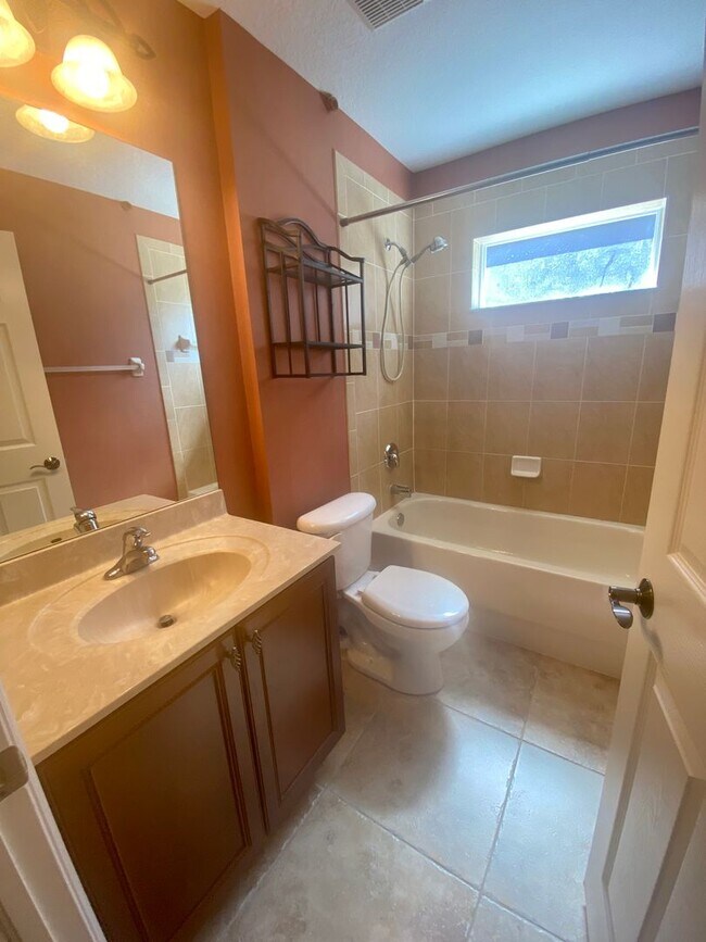 Building Photo - 5 BEDROOM HOUSE WITH PRIVATE POOL AND LAKE...