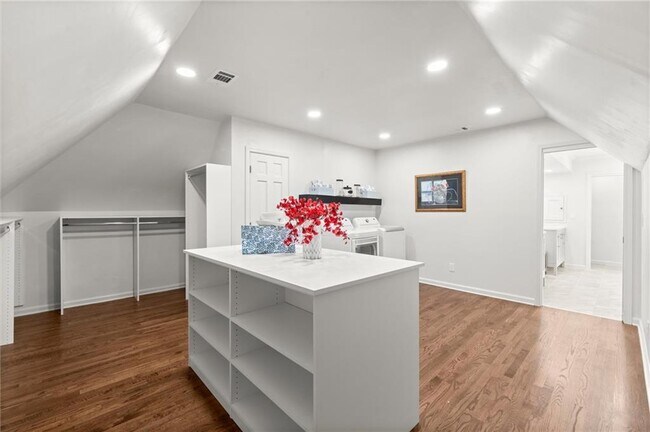 Building Photo - 459 Atlanta Country Club Dr