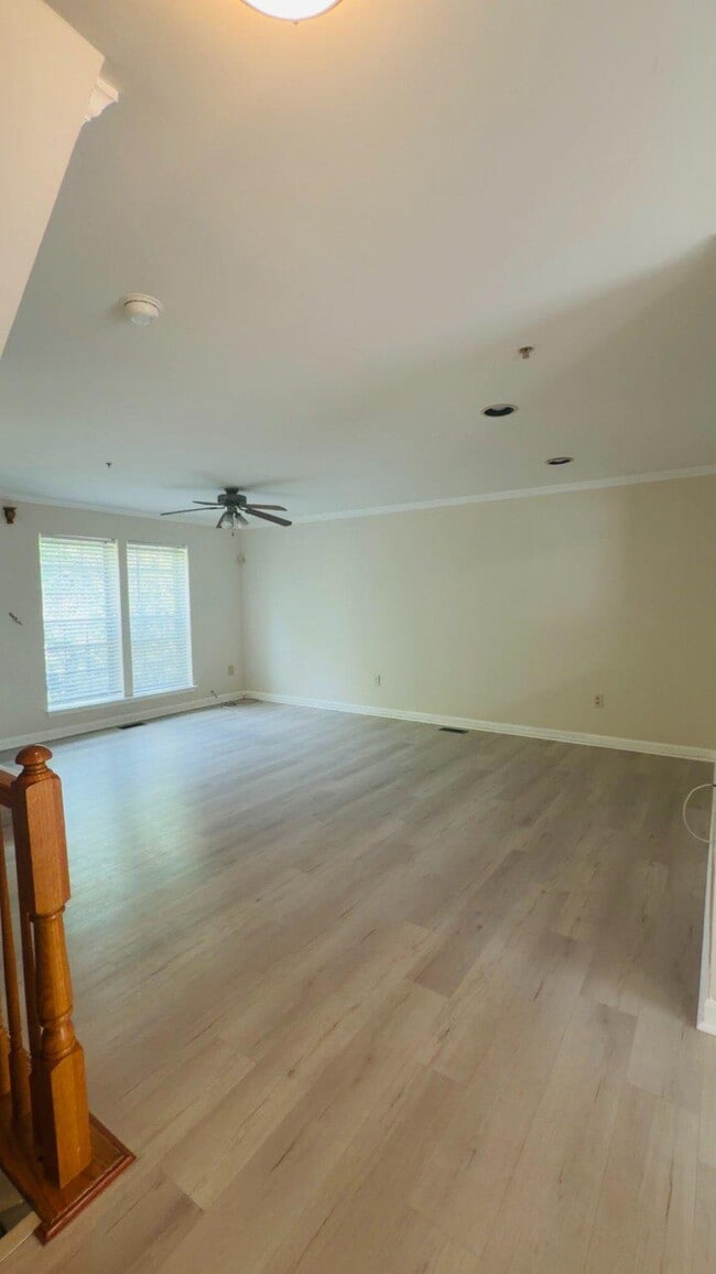 Building Photo - 6615 Buskin Ln