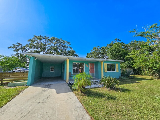 Building Photo - 6647 Hibiscus Ave S
