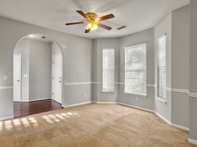 Building Photo - 4080 Laurelwood Dr