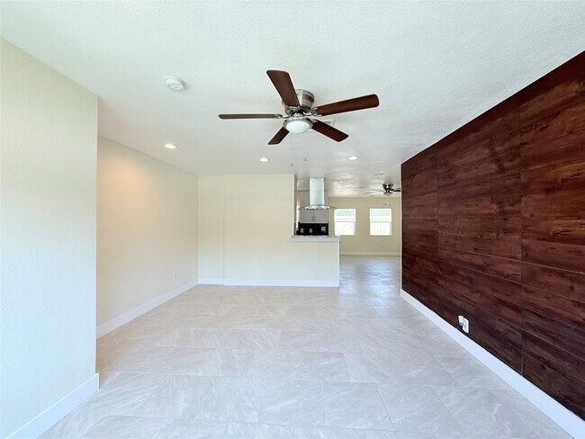Building Photo - 207 Tidwell Rd