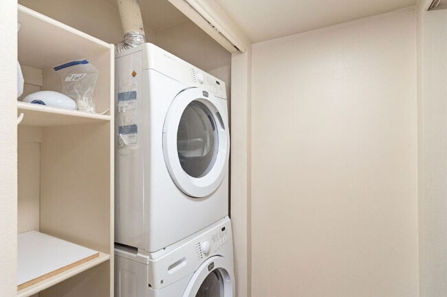 Building Photo - Updated 3-Bedroom Condo with Granite Kitchen in Low-Maintenance Community