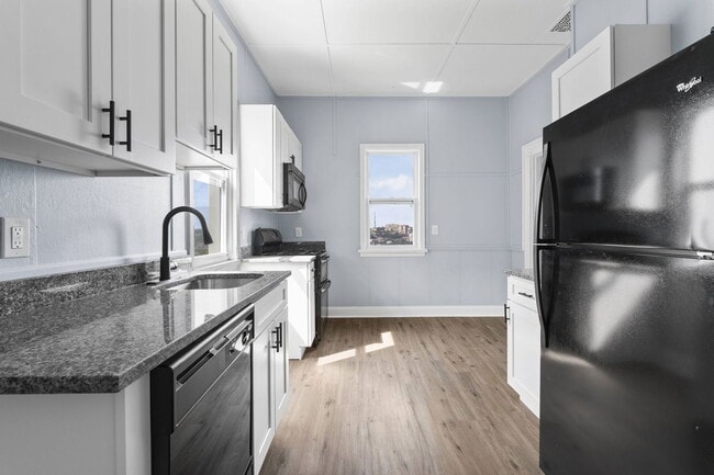 Building Photo - 2721 Cobden St